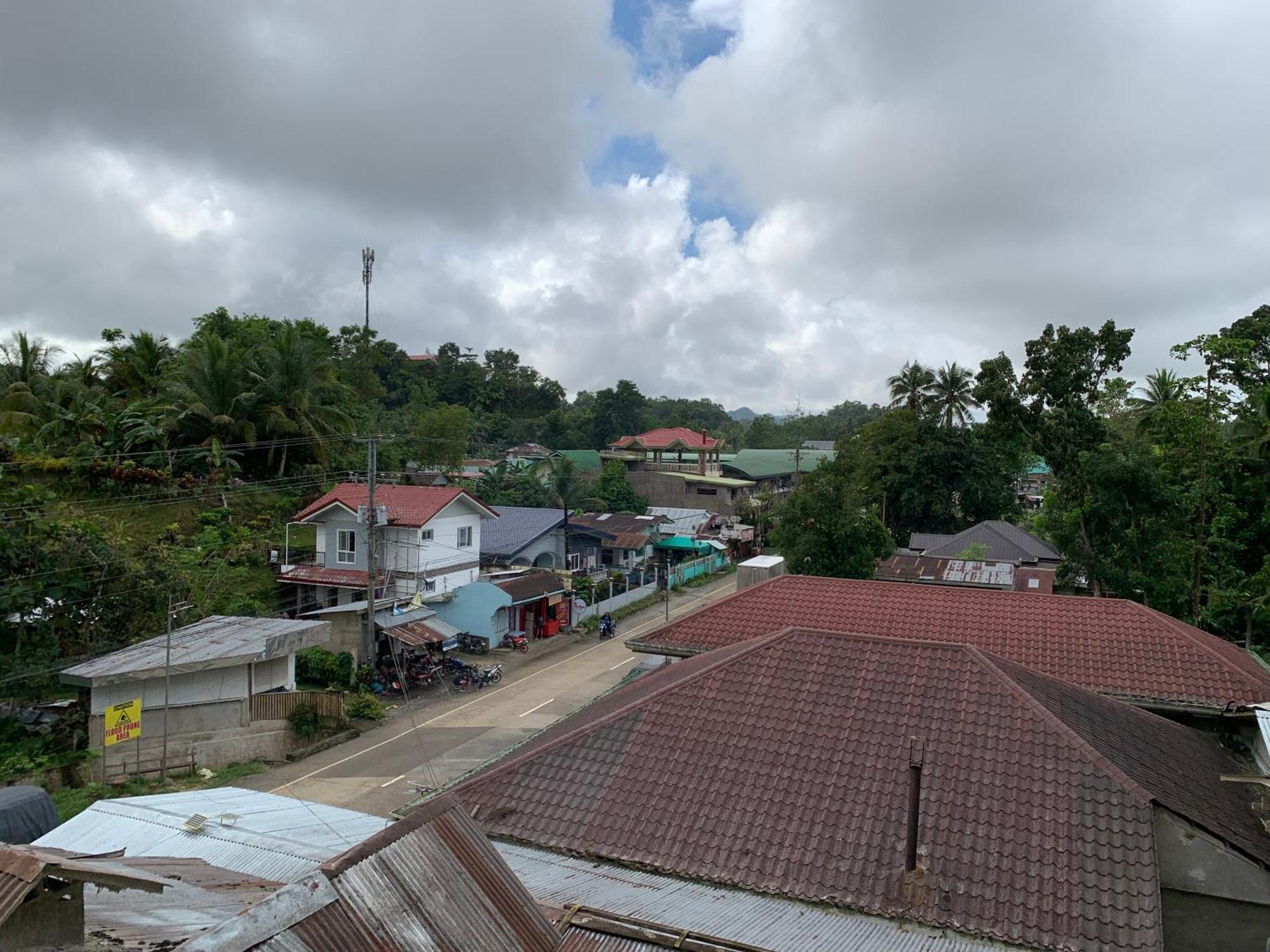 Zl Travelers Inn Batuan Dış mekan fotoğraf