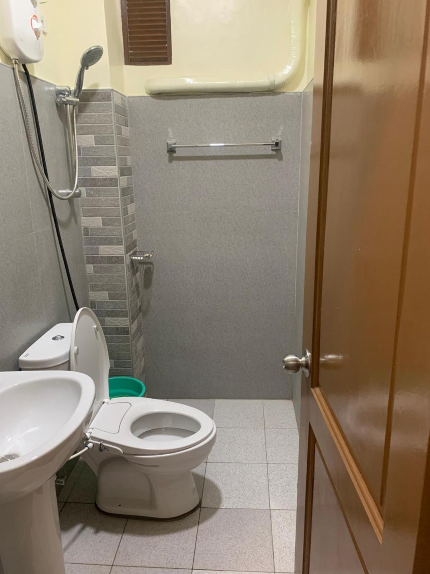 Zl Travelers Inn Batuan Dış mekan fotoğraf